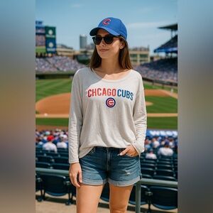 EUC MLB Genuine Merch Women's Chicago Cubs Gray Crew Neck Loose Fit Sweater XL
